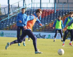 KIRMIZI ŞİMŞEKLER’DE AYRILIK