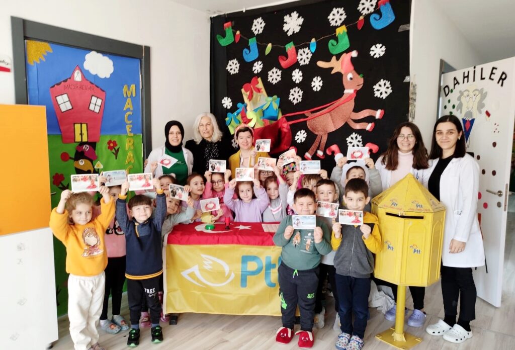 MİNİK ÖĞRENCİLER, ‘SEVGİ POSTANESİ’Nİ YAŞATIYOR