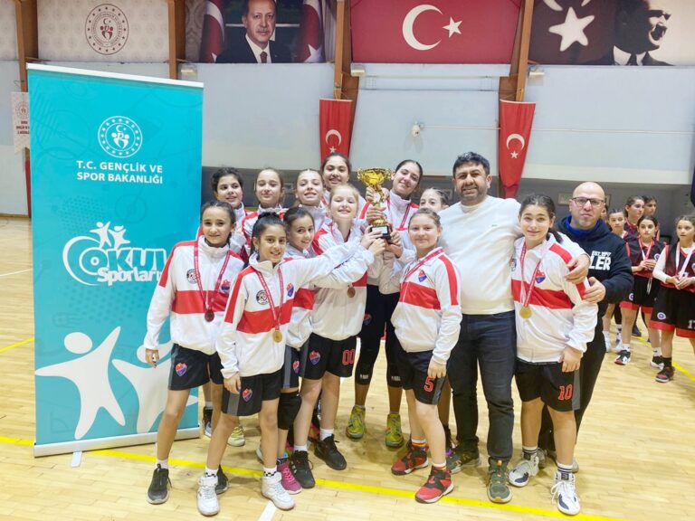 MUSTAFAKEMALPAŞA’NIN KIZLARI BURSA ŞAMPİYONU