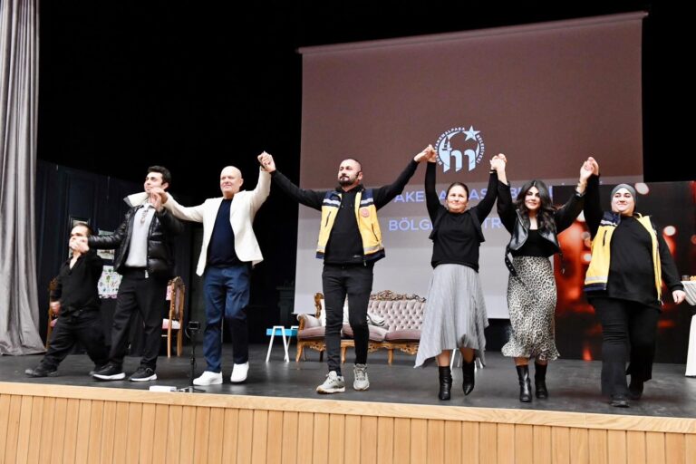 ‘DOKUZ CANLI’YA BOL ALKIŞ