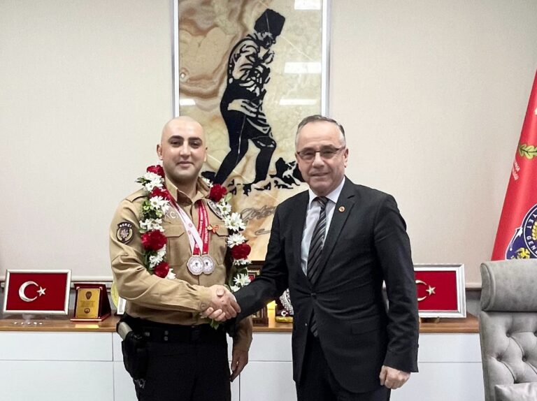 EMNİYET’İN ŞAMPİYON PERSONELİ GURURLANDIRDI