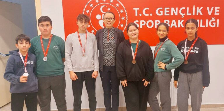 MEHMET AKİF’Lİ ÖĞRENCİLERDEN ÇİFTE DERECE