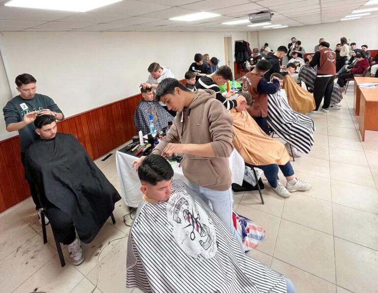 SAÇ VE MAKYAJ TASARIMINDA YETENEKLER YARIŞTI