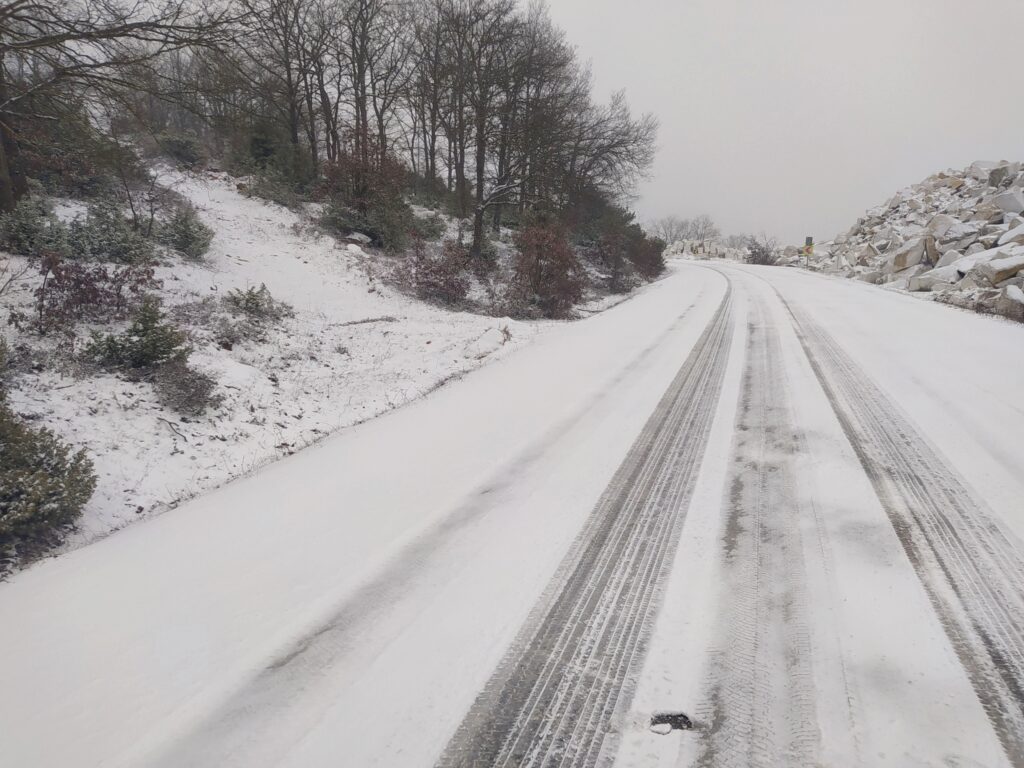 YÜKSEK NOKTALAR BEYAZA BÜRÜNDÜ