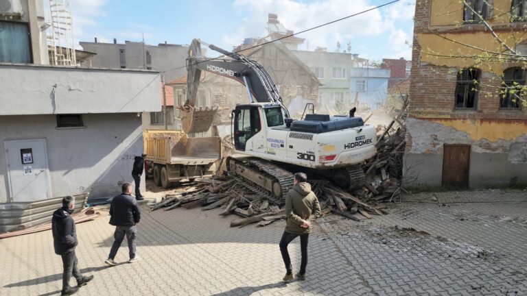 150 YILLIK BİNA TARİH OLDU