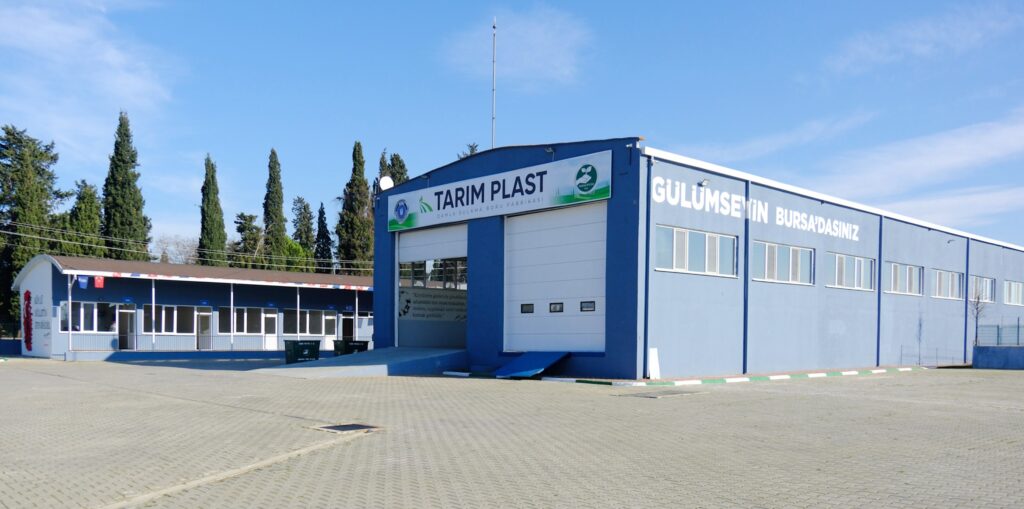 ÇİFTÇİLERE DAMLA SULAMA BORU DESTEĞİ