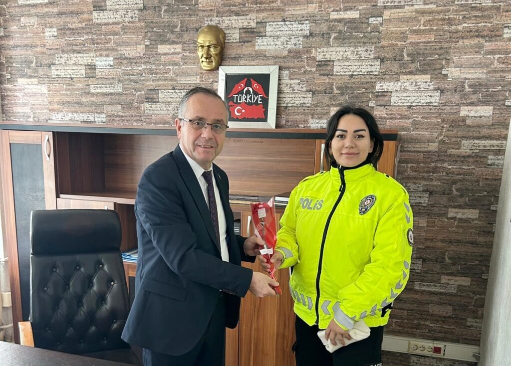 EMNİYET MÜDÜRÜNDEN ANLAMLI KUTLAMA