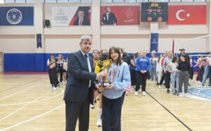 OKULLAR FİLEDE YARIŞTI