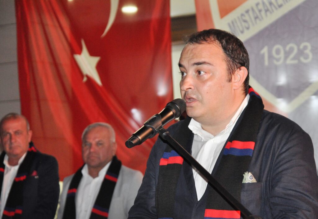 PAŞA’YI SARSAN İSTİFA