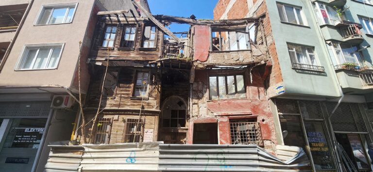 METRUK BİNALAR TEK TEK YIKILIYOR