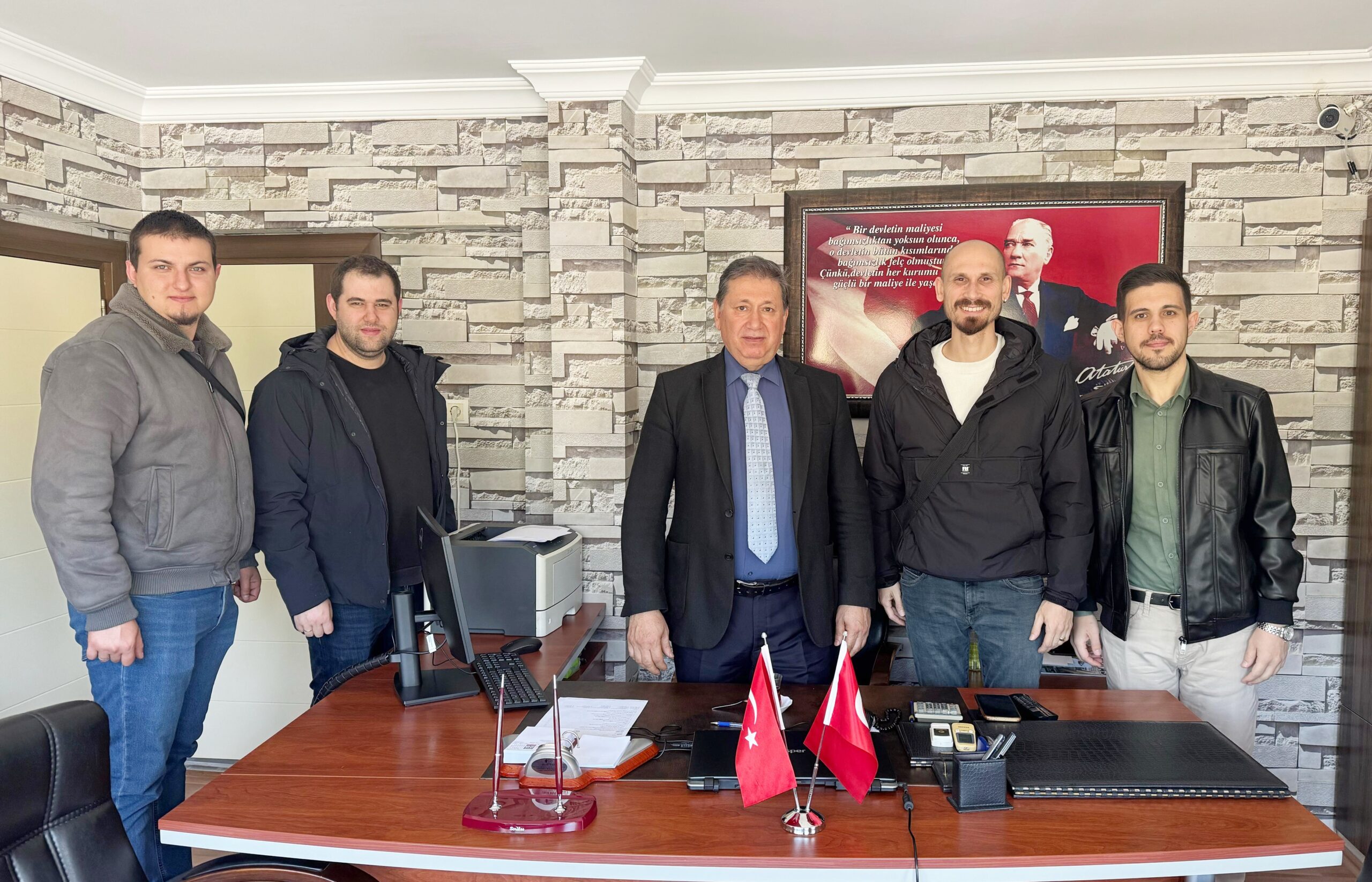 FOTOĞRAFÇI ESNAFI, KORSANDAN DERTLİ