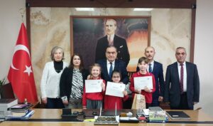 KİTAP KURTLARI ÖDÜLLENDİRİLDİ