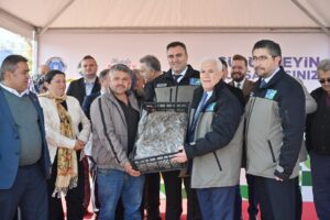 ‘ÇİFTÇİ GÜLERSE BURSA GÜLER’