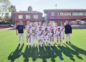 EFA 14 EYLÜL KIZ FUTBOL TAKIMI PARLIYOR