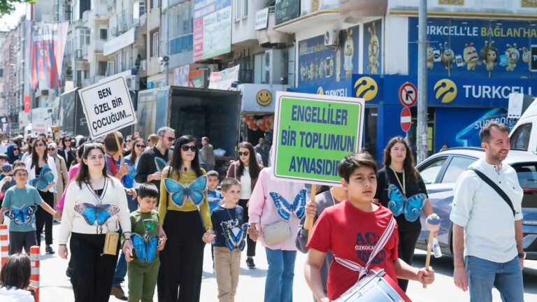 ENGELSİZ KALPLER’DEN FARKINDALIK YÜRÜYÜŞÜ