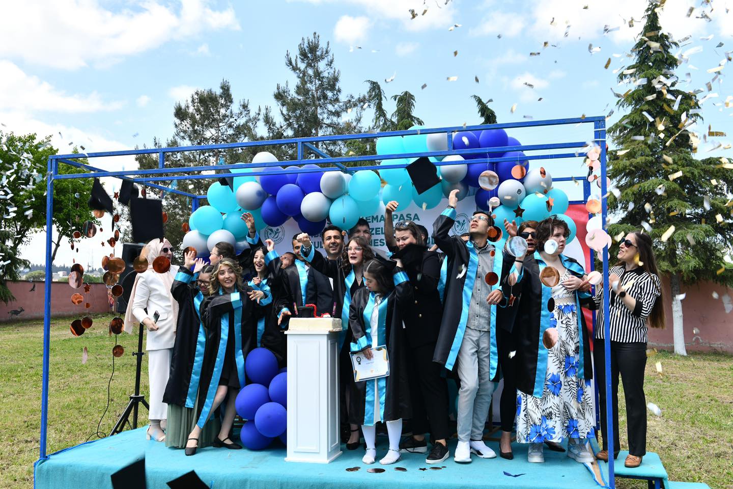 İBN-İ SİNA’DA MEZUNİYET SEVİNCİ