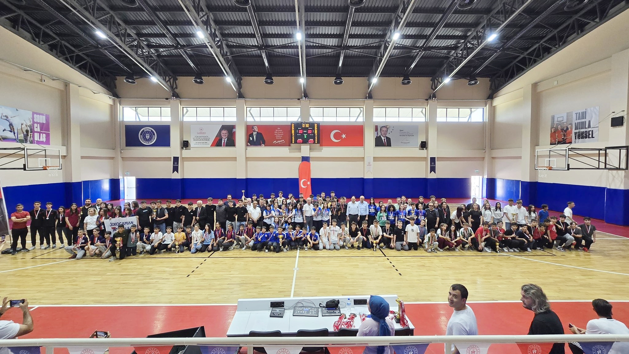 OKUL SPORLARI’NDA ÖDÜLLER SAHİPLERİNİ BULDU