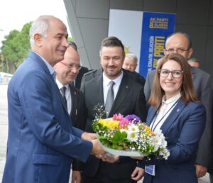 AK KADINLAR’DA BEKLENMEDİK İSTİFA