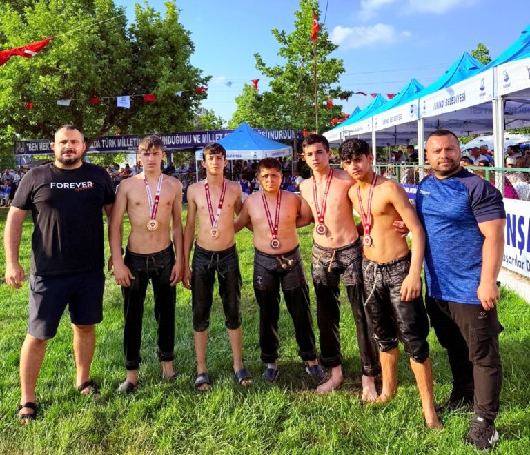 GÜREŞ TAKIMI FIRTINA GİBİ ESTİ