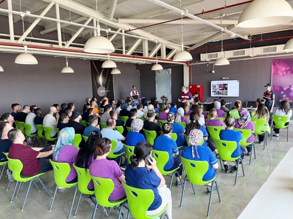 JANDARMA’DAN AİLELERE EĞİTİM