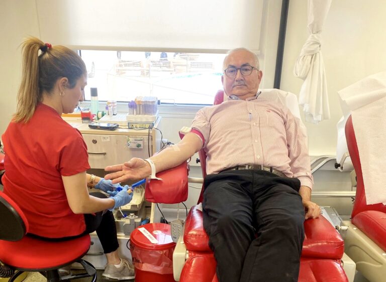 KAN DOSTLARI GÖNÜLLÜ GÖREVE KOŞTU