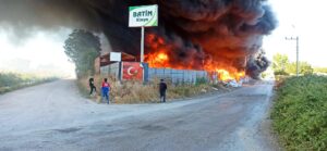 KİMYA FABRİKASINDA KORKUTAN YANGIN