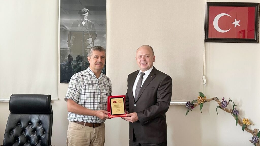 HALKBANK ŞUBESİ’NDEN EĞİTME ÖRNEK BAĞIŞ