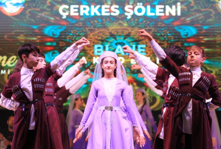 KARAORMAN’DAKİ ÇERKES ŞÖLENİ BÜYÜLEDİ