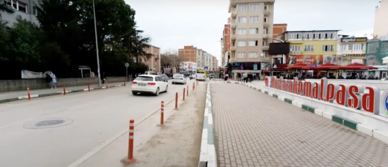 BURSA CADDESİ’NİN ALTYAPISI SONRAYA KALDI