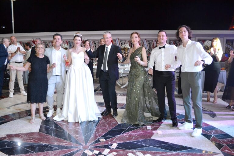 HALLAÇOĞLU AİLESİ’NİN MUTLU GÜNÜ