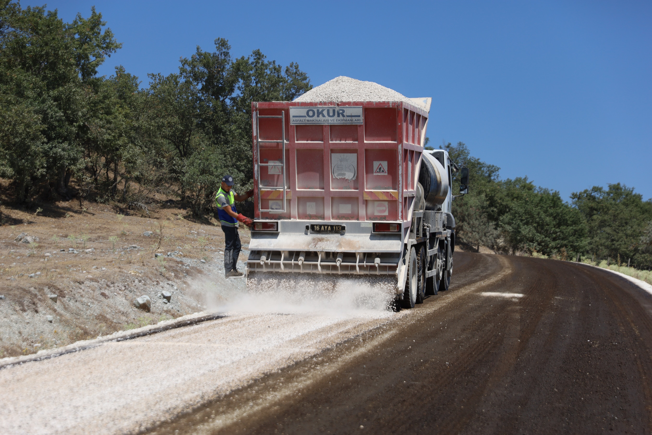MUSTAFAKEMALPAŞA’DA KIRSAL YOLLAR YENİLENİYOR