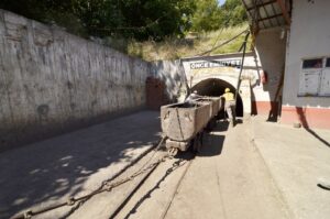 İŞÇİLERE ÇIKIŞ VERİLDİ, KÖMÜR OCAĞI KAPATILIYOR