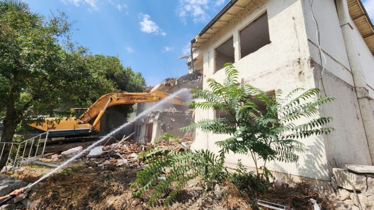 TARIM MÜDÜRLÜĞÜ’NDE YENİ BİNA İÇİN YIKIM BAŞLADI