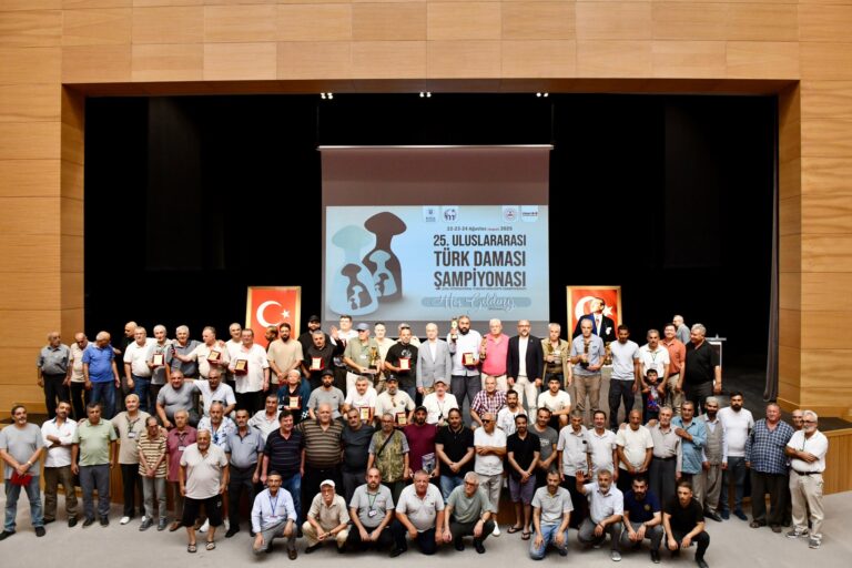 TÜRK DAMASI’NIN 25. YILI’NDAN ‘YILDIZ’LAR GEÇTİ