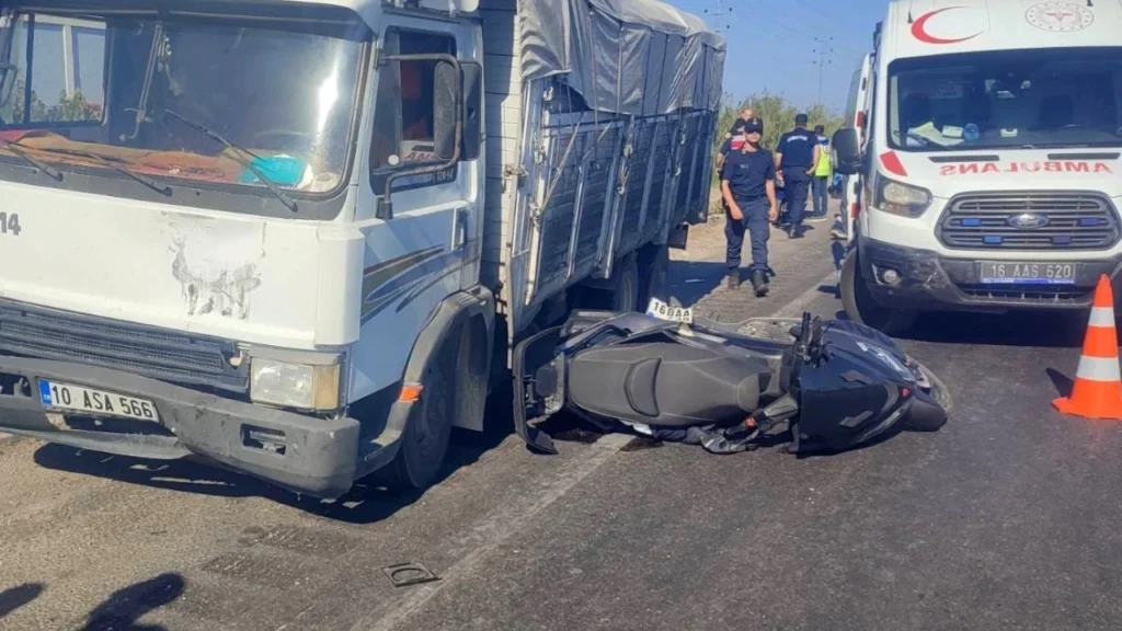 BABA VE OĞLU FECİ KAZA AYIRDI