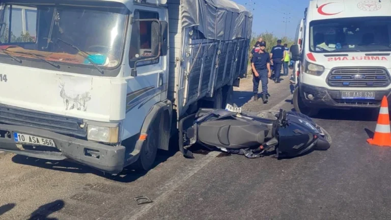 BABA VE OĞLU FECİ KAZA AYIRDI