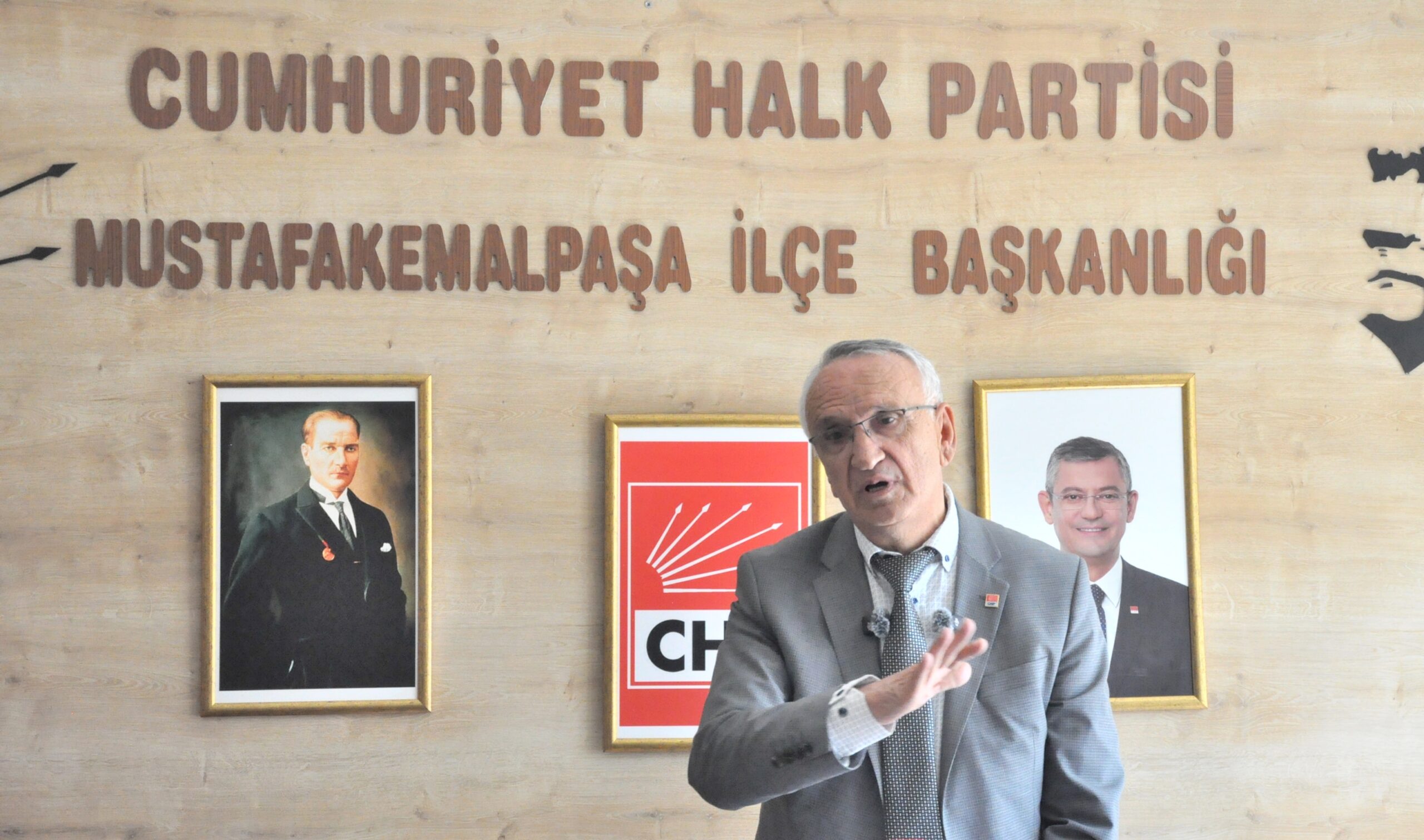 CHP’YE ‘BAYRAK’ ADAY