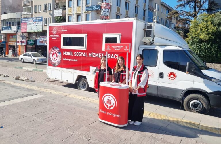 MOBİL SOSYAL HİZMET ARACI VATANDAŞLA BULUŞTU
