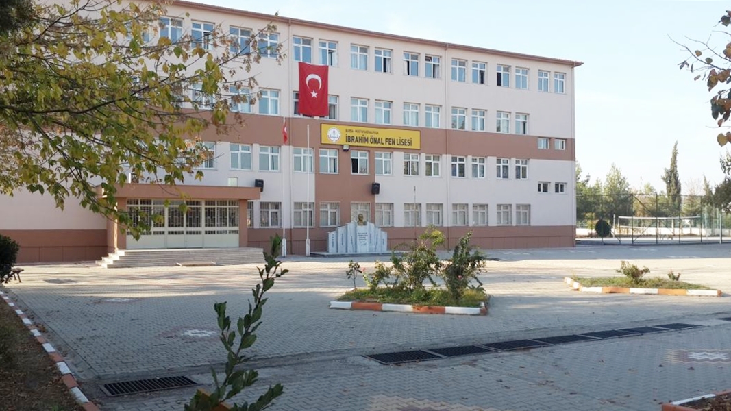 YKS’NİN YILDIZI ‘İBRAHİM ÖNAL FEN LİSESİ’