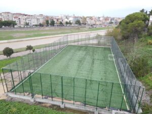 BÜYÜKŞEHİR’DEN 3 MAHALLEYE HALI SAHA HAMLESİ