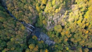 YEŞİL VE SARININ DANSI SUUÇTU ŞELALESİ’NDE