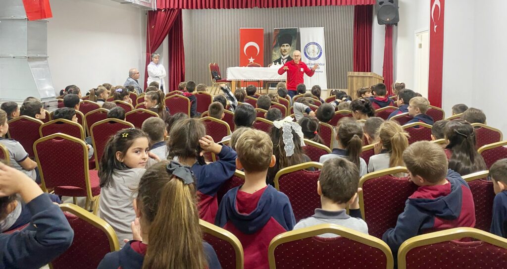 KIZILAY HAFTASI’NDA GÖNÜLLÜLÜK BİLİNCİ AŞILANDI