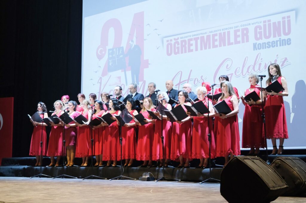 ÖĞRETMENLER GÜNÜ COŞKUSU KONSERLE TAÇLANDI