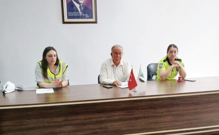 ŞOFÖRLERE TRAFİK LEVHA STANDARTLARI ANLATILDI