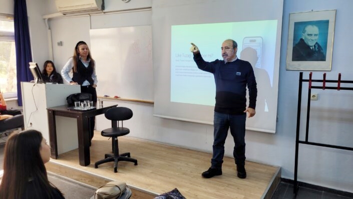 ALGI ÇAĞINDA HABERCİLİK MYO’DA TARTIŞILDI