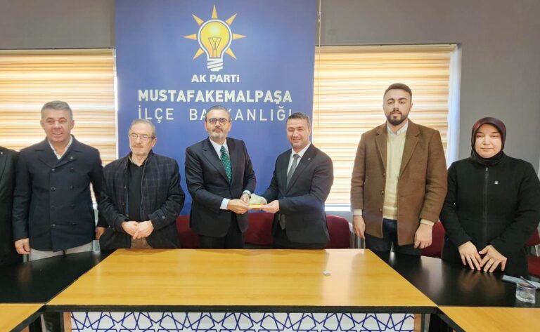 ESKİ BAKAN’DAN TEŞKİLAT BULUŞMASI