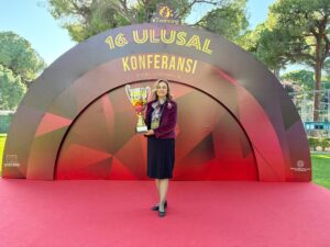 EZEL TUNA’YA ETWİNNİNG’DE ULUSAL GURUR