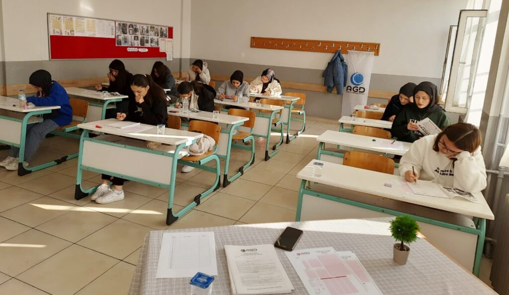 GENÇLER ‘SİYER-İ NEBİ’ BİLGİSİYLE YARIŞTI