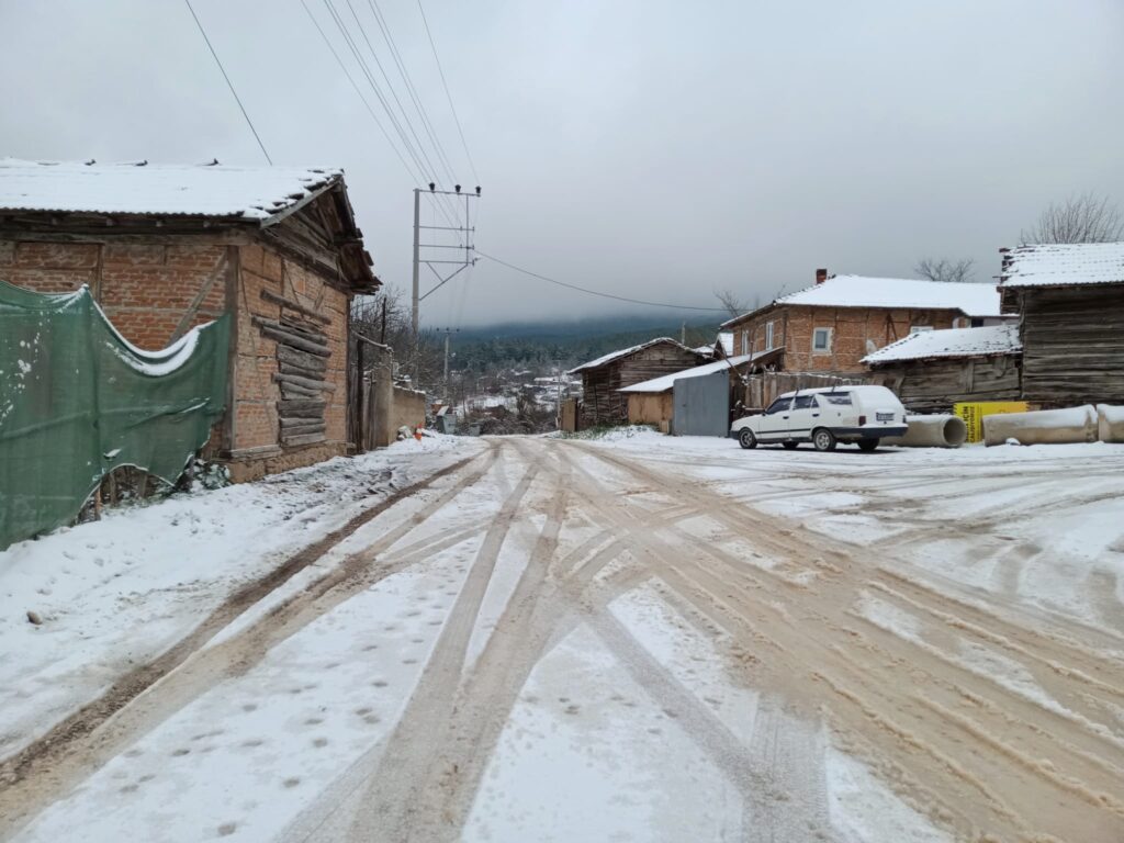 MUSTAFAKEMALPAŞA’YA MEVSİMİN İLK KARI YAĞDI