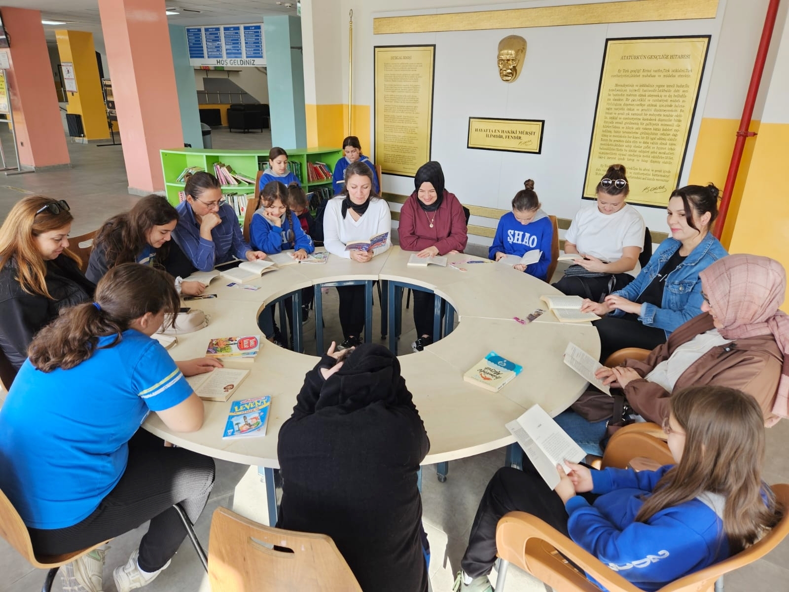 OKULDA AİLECE KİTAP SAATİ